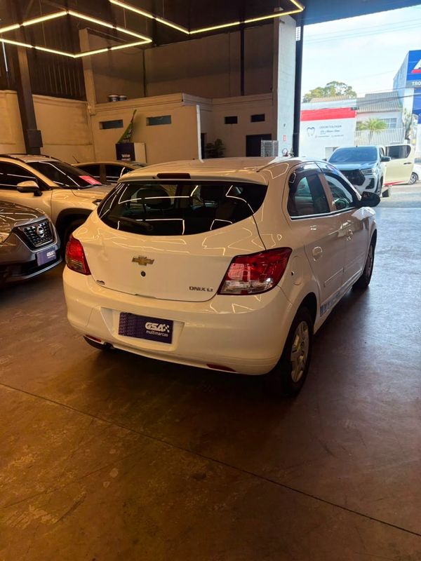 Chevrolet ONIX HATCH LT 1.0 8V FlexPower 5p Mec. - Branco - 2016 2016 - Foto 4
